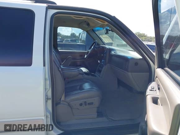 2006 Chevrolet Suburban LT с VIN 1GNFK16Z86J172870, выставлен на аукционе IAAI как лот 43352313 с пробегом 323 663 миль миль и . История ставок и продаж доступна на DreamBid. Изображение 5.