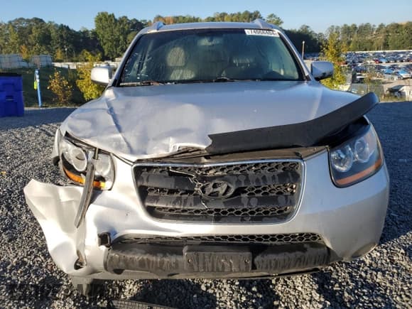 ✅ 2008 Hyundai Santa Fe SE • VIN: 5NMSH73E68H186947 • Lot: 74068404. Listed on Copart with 217,188 mi. Free auction sales archive from the USA and detailed vehicle history report at DreamBid. Image 5.