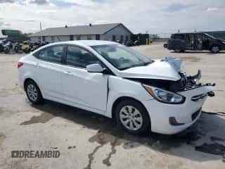 2017 Hyundai Accent SE z VIN KMHCT4AE3HU305868, wystawiony jako Copart lot #84368005 z przebiegiem 105 824 mil mil oraz Szkoda całkowita • Salvage title. Historia ofert i sprzedaży dostępna na DreamBid. Obrazek 4.