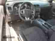 2014 Dodge Challenger SXT z VIN 2C3CDYAG7EH231853, wystawiony jako Copart lot #57032924 z przebiegiem 160 093 mil mil oraz Szkoda całkowita • Salvage title. Historia ofert i sprzedaży dostępna na DreamBid. Obrazek 8.