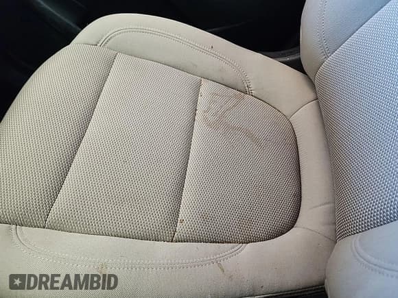 ✅ 2023 Chevrolet Traverse LT Cloth • VIN: 1GNEVGKWXPJ266249 • Lot: 42727926. Wystawiony na IAAI z przebiegiem 27 754 mil. Bezpłatny archiwum sprzedaży aukcyjnych z USA i szczegółowy raport historii pojazdu na DreamBid. Zdjęcie 1.