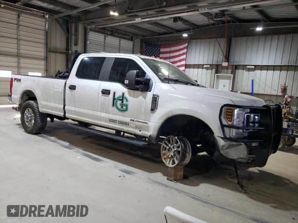 ✅ 2019 Ford F-350 XL • VIN: 1FT8W3BT4KEE71388 • Lot: 83966085. Wystawiony na Copart z przebiegiem 232 875 mil. Bezpłatny archiwum sprzedaży aukcyjnych z USA i szczegółowy raport historii pojazdu na DreamBid. Zdjęcie 4.