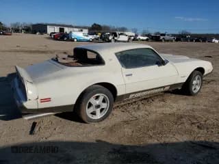 ✅ 1979 Pontiac Firebird • VIN: 2U87K9N120105 • Lot: 46001565. Wystawiony na Copart z przebiegiem 87 739 mil. Bezpłatny archiwum sprzedaży aukcyjnych z USA i szczegółowy raport historii pojazdu na DreamBid. Zdjęcie 3.
