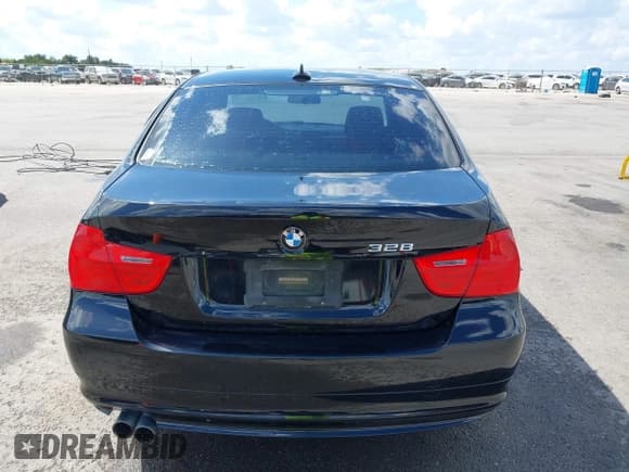 ✅ 2011 BMW 3 Series 328i • VIN: WBAPH7G59BNN03174 • Lot: 43390529. Listed on IAAI with 98,227 mi. Free auction sales archive from the USA and detailed vehicle history report at DreamBid. Image 16.