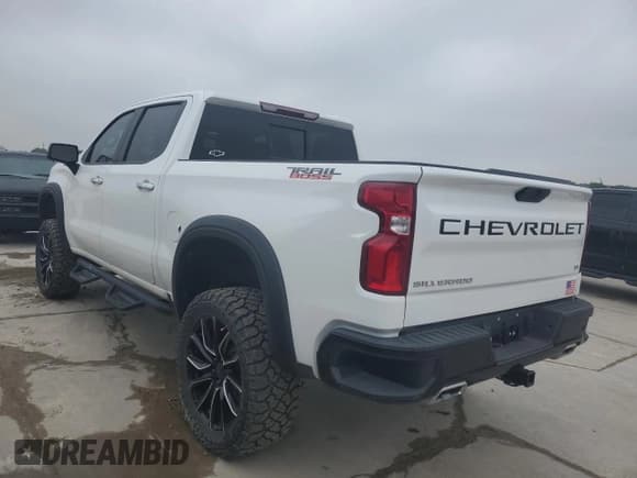✅ 2021 Chevrolet Silverado 1500 LT Trail Boss • VIN: 1GCPYFED4MZ171275 • Lot: 54148864. Wystawiony na Copart z przebiegiem 57 983 mil. Bezpłatny archiwum sprzedaży aukcyjnych z USA i szczegółowy raport historii pojazdu na DreamBid. Zdjęcie 2.