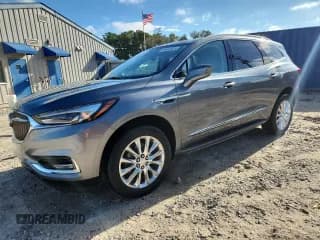 ✅ 2020 Buick Enclave Essence • VIN: 5GAERBKW9LJ227776 • Lot: 85543625. Wystawiony na Copart z przebiegiem 56 211 mil. Bezpłatny archiwum sprzedaży aukcyjnych z USA i szczegółowy raport historii pojazdu na DreamBid. Zdjęcie 1.