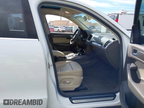✅ 2014 Audi Q5 Premium Plus • VIN: WA1LFAFP2EA037200 • Lot: 43907895. Listed on IAAI with 131,413 mi. Free auction sales archive from the USA and detailed vehicle history report at DreamBid. Image 5.