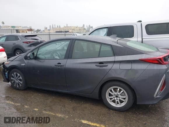 ✅ 2020 Toyota Prius Limited • VIN: JTDKARFP0L3139692 • Lot: 43708760. Wystawiony na IAAI z przebiegiem 34 445 mil. Bezpłatny archiwum sprzedaży aukcyjnych z USA i szczegółowy raport historii pojazdu na DreamBid. Zdjęcie 15.