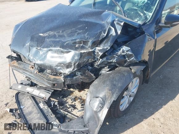 ✅ 2012 Volkswagen Passat S • VIN: 1VWAP7A39CC023813 • Lot: 42007470. Wystawiony na IAAI z przebiegiem 165 737 mil. Bezpłatny archiwum sprzedaży aukcyjnych z USA i szczegółowy raport historii pojazdu na DreamBid. Zdjęcie 6.