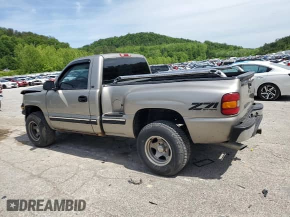 2002 Chevrolet Silverado 1500 LS z VIN 1GCEK14V42Z112746, wystawiony jako Copart lot #58956825 z przebiegiem 168 406 mil mil oraz Szkoda całkowita • Salvage title. Historia ofert i sprzedaży dostępna na DreamBid. Obrazek 3.