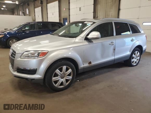 ✅ 2007 Audi Q7 Premium • VIN: WA1BV74L17D047087 • Лот: 72069315. Опубликован ранее на Copart с пробегом 129 307 миль. Бесплатный доступ к архиву аукционных продаж из США и подробный отчёт об истории автомобиля на DreamBid. Изображение 1.