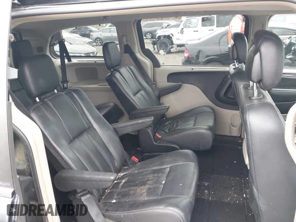 ✅ 2014 Chrysler Town & Country Touring • VIN: 2C4RC1BG3ER195765 • Лот: 43561392. Опубликован ранее на IAAI с пробегом 144 618 миль. Бесплатный доступ к архиву аукционных продаж из США и подробный отчёт об истории автомобиля на DreamBid. Изображение 8.