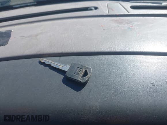 ✅ 1999 Ford F-250 XL • VIN: 1FTNX20F6XEF07127 • Lot: 41661157. Listed on IAAI with 225,319 mi. Free auction sales archive from the USA and detailed vehicle history report at DreamBid. Image 11.