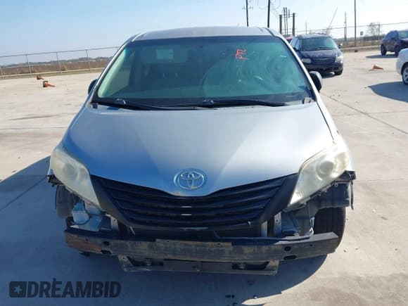 ✅ 2013 Toyota Sienna L • VIN: 5TDZK3DC1DS389841 • Lot: 43889779. Wystawiony na IAAI z przebiegiem 219 343 mil. Bezpłatny archiwum sprzedaży aukcyjnych z USA i szczegółowy raport historii pojazdu na DreamBid. Zdjęcie 12.