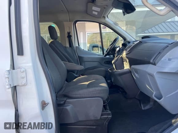 ✅ 2016 Ford Transit XLT • VIN: 1FBZX2ZM7GKA65435 • Lot: 43727542. Wystawiony na IAAI z przebiegiem 166 071 mil. Bezpłatny archiwum sprzedaży aukcyjnych z USA i szczegółowy raport historii pojazdu na DreamBid. Zdjęcie 5.