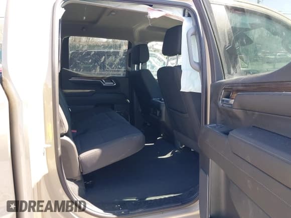 ✅ 2022 Chevrolet Silverado 1500 LT Trail Boss • VIN: 3GCUDFED1NG689442 • Lot: 41994642. Wystawiony na IAAI z przebiegiem 26 598 mil. Bezpłatny archiwum sprzedaży aukcyjnych z USA i szczegółowy raport historii pojazdu na DreamBid. Zdjęcie 8.