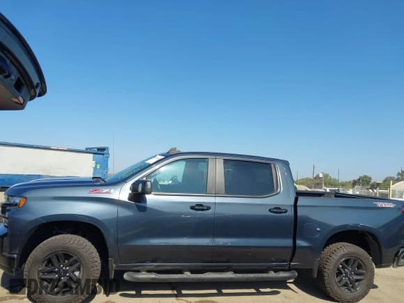 ✅ 2019 Chevrolet Silverado 1500 LT Trail Boss • VIN: 1GCPYFED9KZ332149 • Lot: 42720046. Wystawiony na IAAI z przebiegiem 89 370 mil. Bezpłatny archiwum sprzedaży aukcyjnych z USA i szczegółowy raport historii pojazdu na DreamBid. Zdjęcie 14.