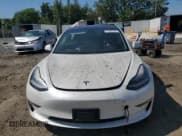 ✅ 2019 Tesla Model 3 Mid Range • VIN: 5YJ3E1EA7KF310155 • Лот: 71935115. Опубликован ранее на Copart с пробегом 122 354 миль. Бесплатный доступ к архиву аукционных продаж из США и подробный отчёт об истории автомобиля на DreamBid. Изображение 5.