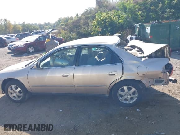 ✅ 2000 Honda Accord SE • VIN: 1HGCG5677YA064005 • Lot: 43358913. Listed on IAAI with 152,521 mi. Free auction sales archive from the USA and detailed vehicle history report at DreamBid. Image 15.