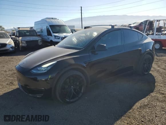 ✅ 2022 Tesla Model Y Long Range • VIN: 7SAYGDEE2NF391349 • Lot: 85351924. Wystawiony na Copart z przebiegiem 5 670 mil. Bezpłatny archiwum sprzedaży aukcyjnych z USA i szczegółowy raport historii pojazdu na DreamBid. Zdjęcie 1.