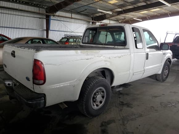 ✅ 2002 Ford F-250 XL • VIN: 1FTNX20L02EB21107 • Lot: 71389115. Listed on Copart with 425,010 mi. Free auction sales archive from the USA and detailed vehicle history report at DreamBid. Image 3.