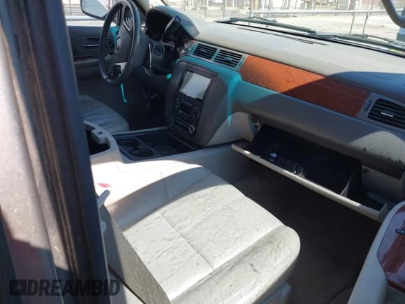 ✅ 2008 GMC Yukon XL SLT 4SB • VIN: 1GKFC160X8R172529 • Lot: 41756244. Wystawiony na IAAI z przebiegiem 148 219 mil. Bezpłatny archiwum sprzedaży aukcyjnych z USA i szczegółowy raport historii pojazdu na DreamBid. Zdjęcie 5.