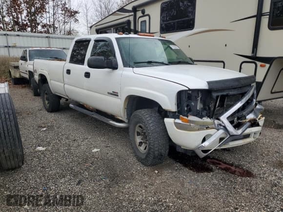 ✅ 2005 GMC Sierra 3500 DRW SL • VIN: 1GTHK33205F813466 • Lot: 91055075. Wystawiony na Copart z przebiegiem 200 960 mil. Bezpłatny archiwum sprzedaży aukcyjnych z USA i szczegółowy raport historii pojazdu na DreamBid. Zdjęcie 4.