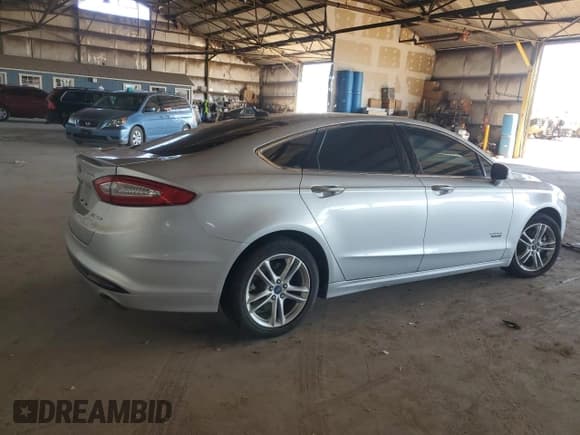 ✅ 2015 Ford Fusion Titanium • VIN: 3FA6P0SU9FR284393 • Лот: 80569705. Опубликован ранее на Copart с пробегом 139 397 миль. Бесплатный доступ к архиву аукционных продаж из США и подробный отчёт об истории автомобиля на DreamBid. Изображение 3.