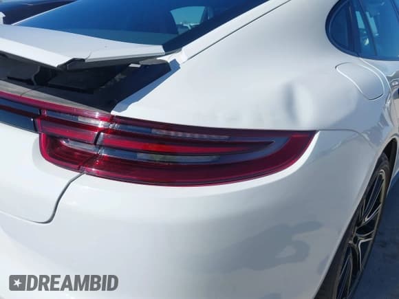 ✅ 2018 Porsche Panamera 4S • VIN: WP0AB2A70JL136828 • Lot: 41463896. Wystawiony na IAAI z przebiegiem 60 179 mil. Bezpłatny archiwum sprzedaży aukcyjnych z USA i szczegółowy raport historii pojazdu na DreamBid. Zdjęcie 18.