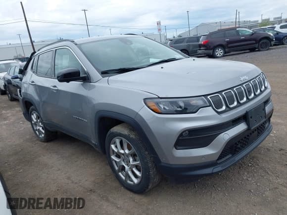 ✅ 2022 Jeep Compass Latitude Lux • VIN: 3C4NJDFB5NT112287 • Lot: 42193240. Listed on IAAI with 28,521 mi. Free auction sales archive from the USA and detailed vehicle history report at DreamBid. Image 1.