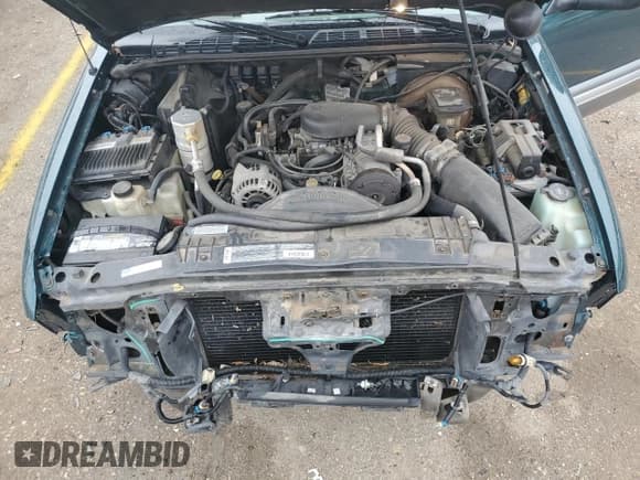 ✅ 1997 GMC Sonoma SLS • VIN: 1GTCS19X9V8516928 • Lot: 61595165. Wystawiony na Copart z przebiegiem 135 588 mil. Bezpłatny archiwum sprzedaży aukcyjnych z USA i szczegółowy raport historii pojazdu na DreamBid. Zdjęcie 11.