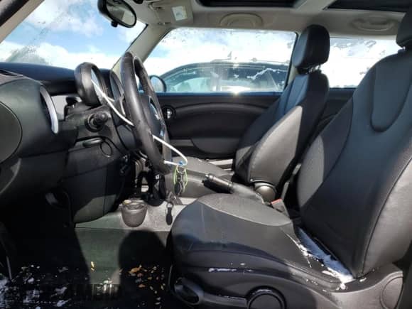 2011 MINI Hardtop with VIN WMWSU3C55BTX95535, listed as a Copart auction lot 44183835 with 105,491 mi miles and Clean title. Bid and sale history available at DreamBid. Image 7.