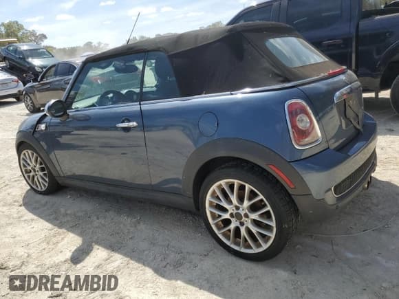 ✅ 2010 MINI Convertible S • VIN: WMWMS3C55ATY09138 • Лот: 49045585. Опубликован ранее на Copart с пробегом 74 728 миль. Бесплатный доступ к архиву аукционных продаж из США и подробный отчёт об истории автомобиля на DreamBid. Изображение 2.