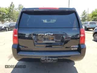 2018 Chevrolet Suburban Premier z VIN 1GNSKJKC5JR130585, wystawiony jako Copart lot #62248124 z przebiegiem 285 328 mil mil oraz Czysty tytuł • Clean title. Historia ofert i sprzedaży dostępna na DreamBid. Obrazek 6.