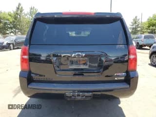 ✅ 2018 Chevrolet Suburban Premier • VIN: 1GNSKJKC5JR130585 • Lot: 62248124. Wystawiony na Copart z przebiegiem 285 328 mil. Bezpłatny archiwum sprzedaży aukcyjnych z USA i szczegółowy raport historii pojazdu na DreamBid. Zdjęcie 6.