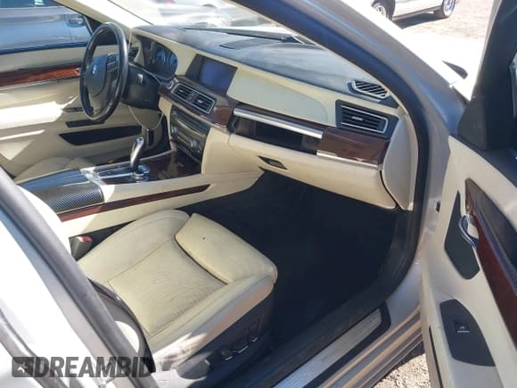 ✅ 2011 BMW 7 Series 740Li • VIN: WBAKB4C57BC575082 • Lot: 43794860. Wystawiony na IAAI z przebiegiem 97 642 mil. Bezpłatny archiwum sprzedaży aukcyjnych z USA i szczegółowy raport historii pojazdu na DreamBid. Zdjęcie 5.