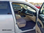 ✅ 2014 Toyota Highlander LE • VIN: 5TDBKRFHXES038652 • Lot: 43574357. Wystawiony na IAAI z przebiegiem 116 514 mil. Bezpłatny archiwum sprzedaży aukcyjnych z USA i szczegółowy raport historii pojazdu na DreamBid. Zdjęcie 5.