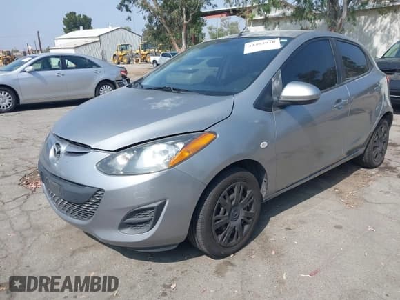 ✅ 2011 Mazda 2 Sport • VIN: JM1DE1HY9B0123415 • Lot: 42462916. Listed on IAAI with 198,378 mi. Free auction sales archive from the USA and detailed vehicle history report at DreamBid. Image 2.