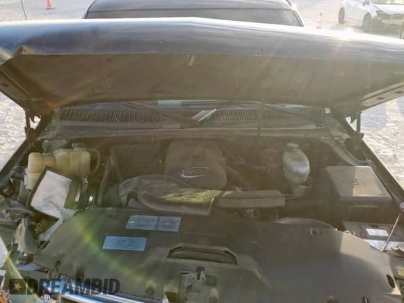 2003 Chevrolet Suburban Z71 z VIN 3GNFK16Z53G154565, wystawiony jako Copart lot #85582955 z przebiegiem 304 431 mil mil oraz Szkoda całkowita • Salvage title. Historia ofert i sprzedaży dostępna na DreamBid. Obrazek 12.