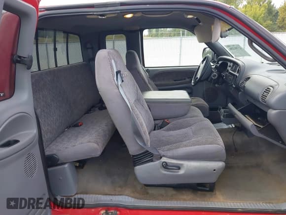 ✅ 1998 Dodge 1500 • VIN: 1B7HC13Y6WJ134063 • Lot: 43302286. Wystawiony na IAAI z przebiegiem 188 374 mil. Bezpłatny archiwum sprzedaży aukcyjnych z USA i szczegółowy raport historii pojazdu na DreamBid. Zdjęcie 8.