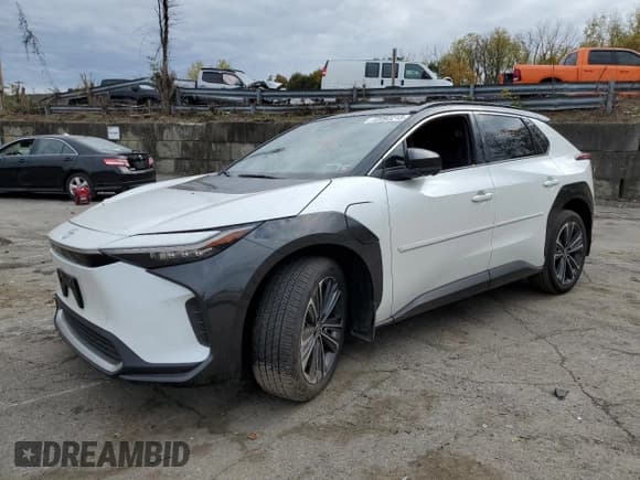 ✅ 2023 Subaru Solterra Premium • VIN: JTMABABA3PA004915 • Лот: 72092213. Опубликован ранее на Copart с пробегом 7 564 миль. Бесплатный доступ к архиву аукционных продаж из США и подробный отчёт об истории автомобиля на DreamBid. Изображение 1.