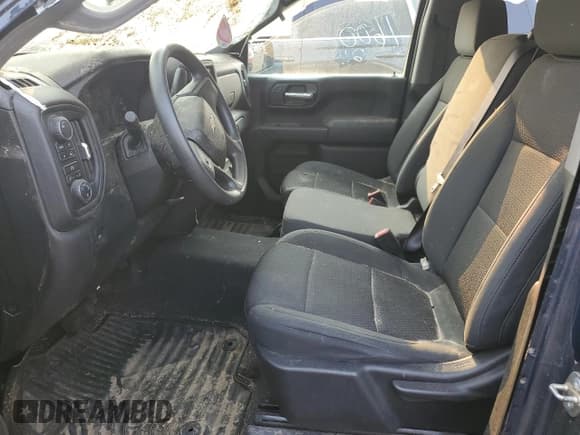 ✅ 2019 Chevrolet Silverado 1500 Custom • VIN: 1GCRYBEH7KZ413798 • Lot: 63088314. Wystawiony na Copart z przebiegiem 53 626 mil. Bezpłatny archiwum sprzedaży aukcyjnych z USA i szczegółowy raport historii pojazdu na DreamBid. Zdjęcie 7.