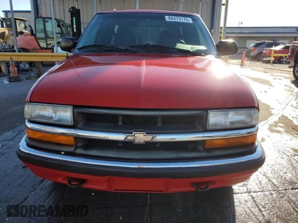 2000 Chevrolet Blazer LT z VIN 1GNDT13W1Y2272773, wystawiony jako Copart lot #88475175 z przebiegiem 197 171 mil mil oraz Szkoda całkowita • Salvage title. Historia ofert i sprzedaży dostępna na DreamBid. Obrazek 5.