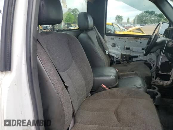 2004 Chevrolet Silverado 1500 LS z VIN 1GCEC14T04E206936, wystawiony jako Copart lot #56305735 z przebiegiem Nie podano mil oraz Szkoda całkowita • Salvage title. Historia ofert i sprzedaży dostępna na DreamBid. Obrazek 10.