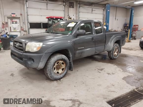 ✅ 2010 Toyota Tacoma • VIN: 5TEUX4EN4AZ686537 • Lot: 43882409. Listed on IAAI with 154,906 mi. Free auction sales archive from the USA and detailed vehicle history report at DreamBid. Image 2.