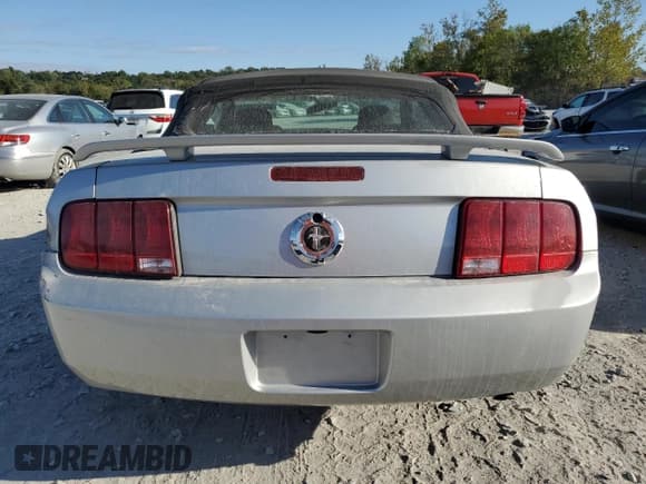 ✅ 2005 Ford Mustang Deluxe • VIN: 1ZVFT84N255259778 • Lot: 86085855. Listed on Copart with 201,220 mi. Free auction sales archive from the USA and detailed vehicle history report at DreamBid. Image 6.