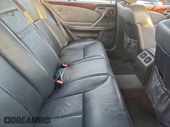 ✅ 2001 Mercedes-Benz E 320/430 4 Matic • VIN: WDBJF82J21X045584 • Lot: 93833835. Listed on Copart with 187,141 mi. Free auction sales archive from the USA and detailed vehicle history report at DreamBid. Image 10.