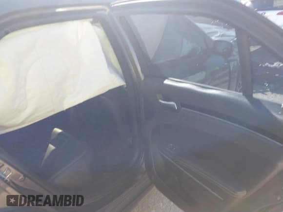 ✅ 2018 Chrysler 300 S • VIN: 2C3CCABG0JH240557 • Lot: 43505116. Listed on IAAI with 76,763 mi. Free auction sales archive from the USA and detailed vehicle history report at DreamBid. Image 8.