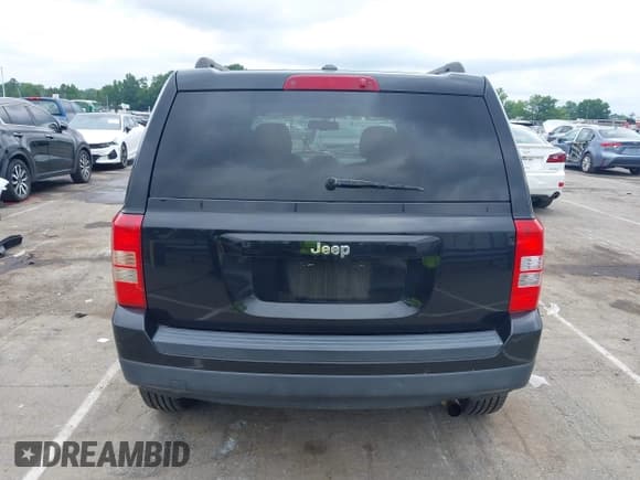✅ 2017 Jeep Patriot Sport • VIN: 1C4NJPBA3HD102608 • Lot: 42346928. Listed on IAAI with 149,438 mi. Free auction sales archive from the USA and detailed vehicle history report at DreamBid. Image 16.