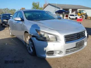2012 Nissan Maxima SV z VIN 1N4AA5AP5CC842190, wystawiony jako IAAI lot #43312548 z przebiegiem 141 115 mil mil oraz . Historia ofert i sprzedaży dostępna na DreamBid. Obrazek 1.